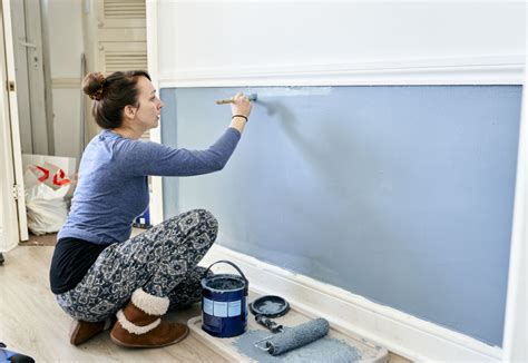 Are Latex Paint Fumes Harmful: Exploring the Unseen Dangers and Unexpected Benefits