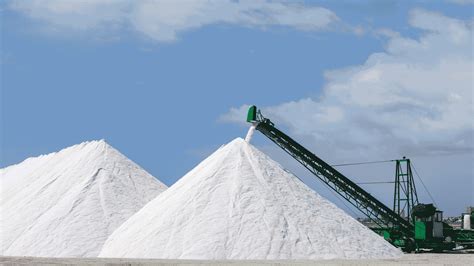  Halite: An Industrial Powerhouse for Chemical Production and Road Salt!