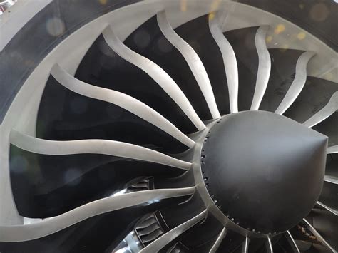  Hybrid Composites: A Revolution in Lightweight Performance for Aerospace Applications!